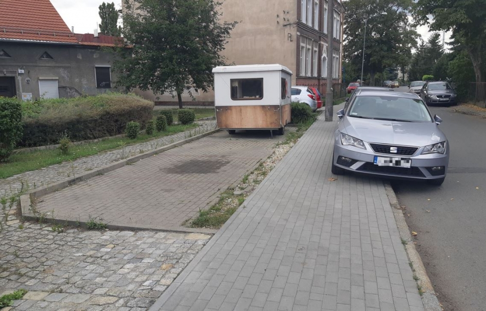 Mieszkańcy ulicy Rybnickiej bez miejsc do parkowania - fot. Marcin Obłoza