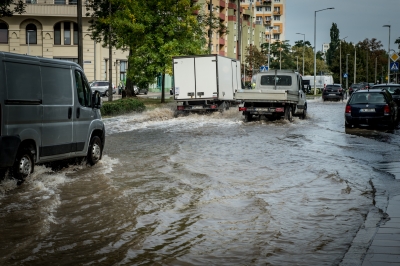 Rwąca rzeka na ulicy Zaporoskiej we Wrocławiu [ZDJĘCIA] - 3