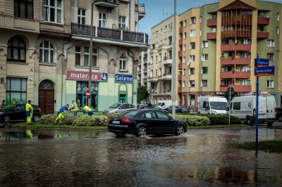 Rwąca rzeka na ulicy Zaporoskiej we Wrocławiu [ZDJĘCIA] - 5