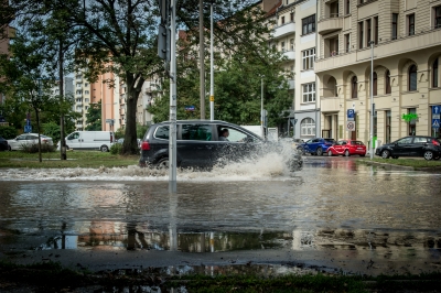 Rwąca rzeka na ulicy Zaporoskiej we Wrocławiu [ZDJĘCIA] - 6