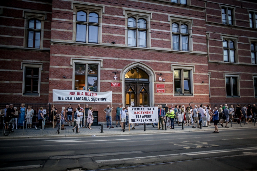 Manifestowali przeciwko hejtowi w Ministerstwie Sprawiedliwości [ZOBACZ] - fot. Andrzej Owczarek