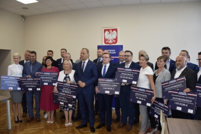 Legnica: Promesy od wojewody na remonty i budowy dr&oacute;g w regionie