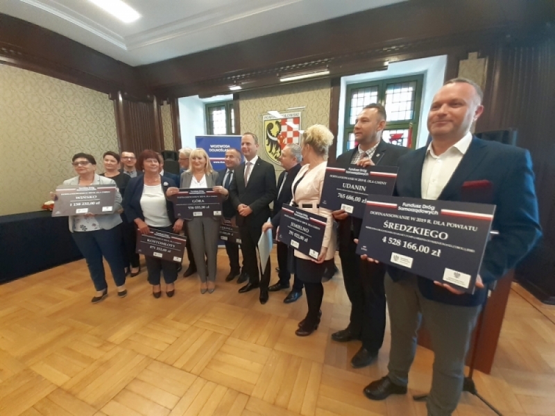 Kolejne fundusze na remonty dróg trafiły do samorządów - (fot. Beata Makowska)
