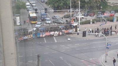 Wrocław: Zderzenie auta z tramwajem przy ulicy Pułaskiego