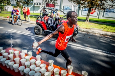 Kenijczyk Kyeva Cosmas Mutuku wygrał 37. PKO Wrocław Maraton (ZDJĘCIA) - 5