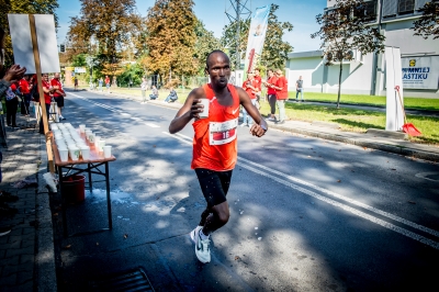 Kenijczyk Kyeva Cosmas Mutuku wygrał 37. PKO Wrocław Maraton (ZDJĘCIA) - 6