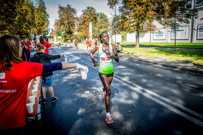 Kenijczyk Kyeva Cosmas Mutuku wygrał 37. PKO Wrocław Maraton (ZDJĘCIA) - 9