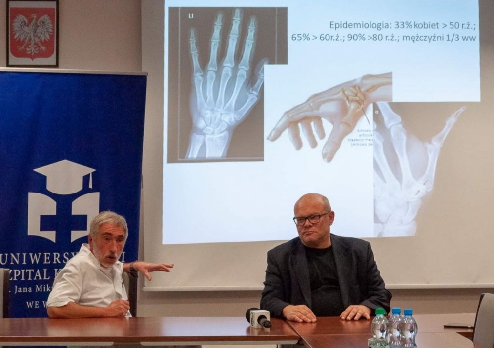 Takiej operacji jeszcze w Polsce nie było. Wrocławscy lekarze wstawili endoprotezę kciuka - fot. Ewelina Kodzis