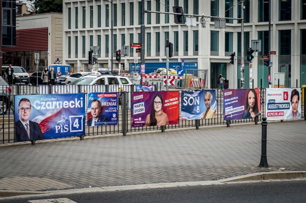 "Plakatoza" we Wrocławiu. Aktywiści chcą ograniczenia plakatów wyborczych - fot. Andrzej Owczarek