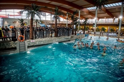 Wrocławski aqupark ma nowy basen z falą. Na otwarciu pojawili się piłkarze Śląska Wrocław - 6