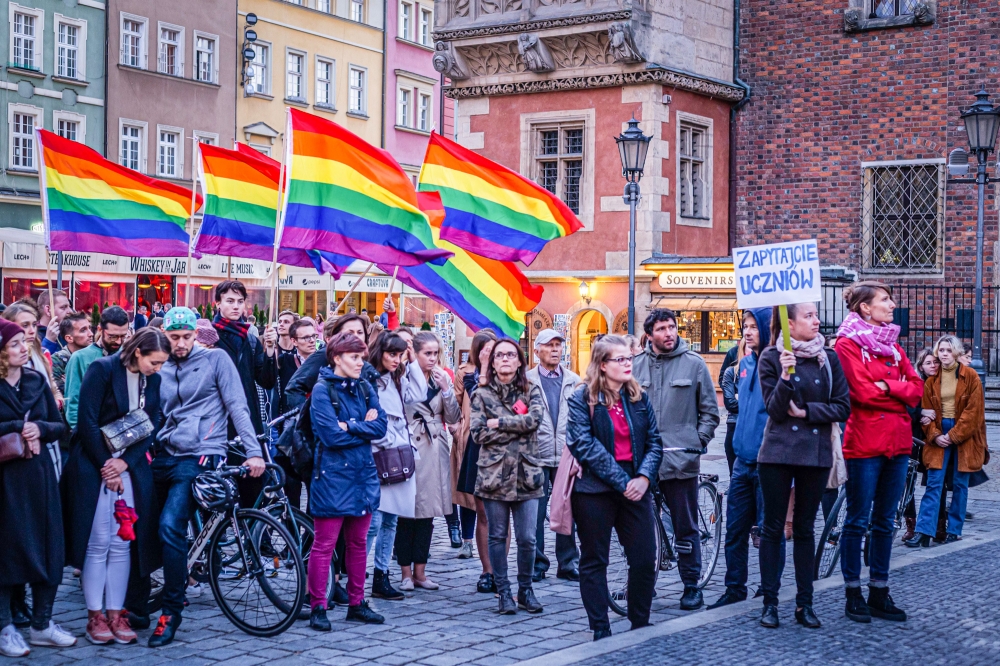 Wrocław: Protestowali przeciwko zakazowi edukacji seksualnej - fot. Andrzej Owczarek