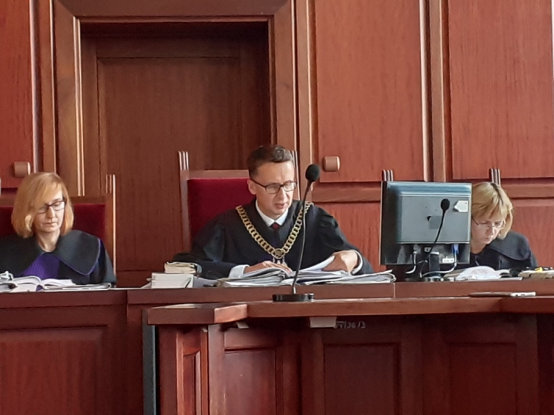 Zamiast mandatu - kara. I łapówka. Rozpoczął się proces apelacyjny byłych policjantów - fot. Beata Makowska