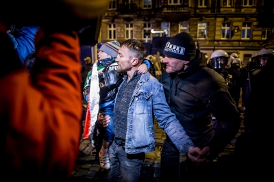 Zamieszki podczas Marszu Niepodległości we Wrocławiu. Policja użyła armatek wodnych - 4