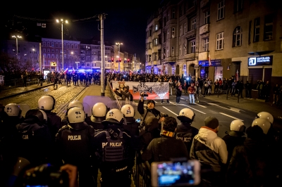 Zamieszki podczas Marszu Niepodległości we Wrocławiu. Policja użyła armatek wodnych - 5