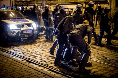 Zamieszki podczas Marszu Niepodległości we Wrocławiu. Policja użyła armatek wodnych - 7