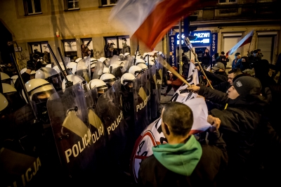 Zamieszki podczas Marszu Niepodległości we Wrocławiu. Policja użyła armatek wodnych - 10