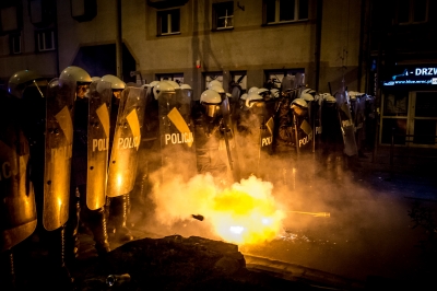 Zamieszki podczas Marszu Niepodległości we Wrocławiu. Policja użyła armatek wodnych - 13