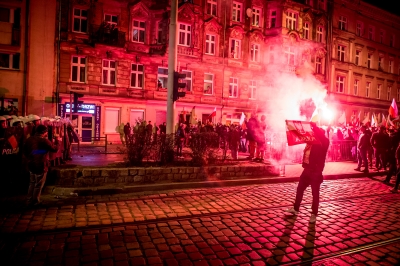 Zamieszki podczas Marszu Niepodległości we Wrocławiu. Policja użyła armatek wodnych - 14
