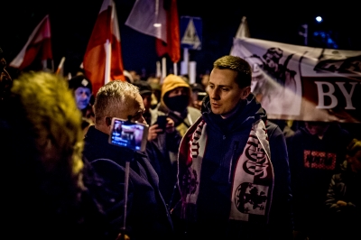 Zamieszki podczas Marszu Niepodległości we Wrocławiu. Policja użyła armatek wodnych - 32