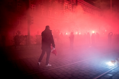 Zamieszki podczas Marszu Niepodległości we Wrocławiu. Policja użyła armatek wodnych - 1