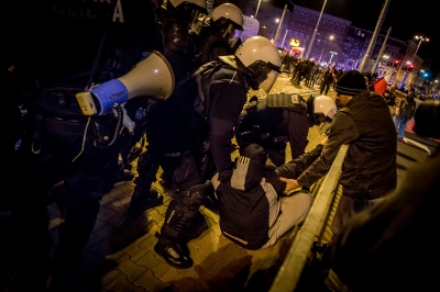 Zamieszki podczas Marszu Niepodległości we Wrocławiu. Policja użyła armatek wodnych - 3
