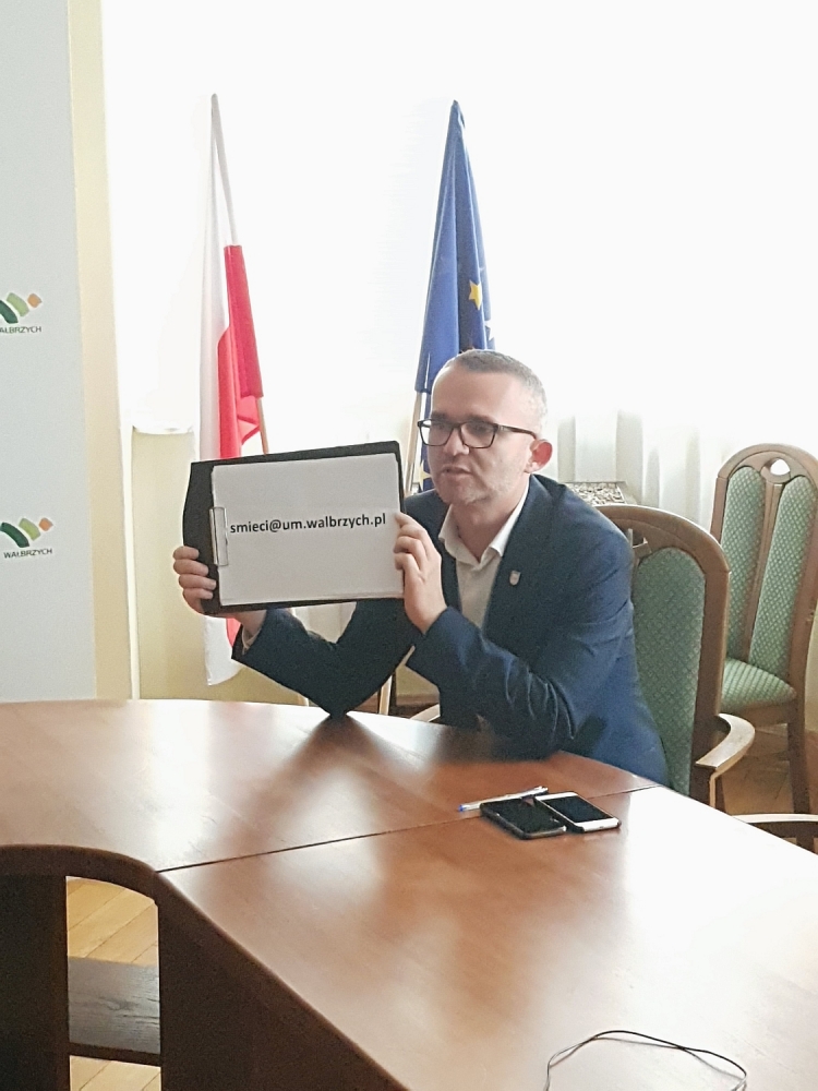 Gmina Wałbrzych niezadowolona z usług operatora odbierającego odpady - fot. Andrzej Owczarek