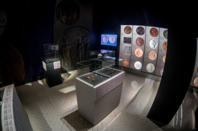 Mała rzecz, wielka historia. W Muzeum Narodowym oglądać można zabytkowe medale - 1