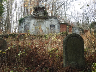 Szklarska Poręba: Kiedyś Panteon Karkonoszy, dziś cmentarz wstydu  - 2