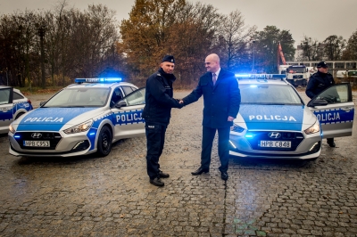 Dziewięć nowych samochodów trafiło do dolnośląskiej policji [ZDJĘCIA] - 13