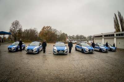 Dziewięć nowych samochodów trafiło do dolnośląskiej policji [ZDJĘCIA] - 5