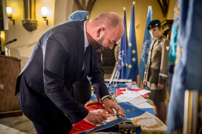 Wrocław: Uroczystość wręczenia sztandaru Zrzeszeniu Weteranów Działań Poza Granicami Państwa - 4