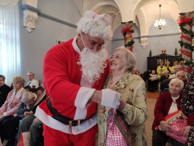 Mikołaj odwiedził Dom Pomocy Społecznej "Prząśnik"