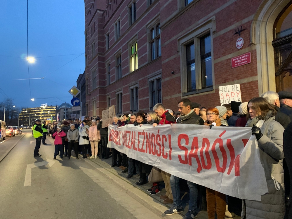 Wrocław: Manifestacja solidarności z sędziami - fot. Malwina Gadawa