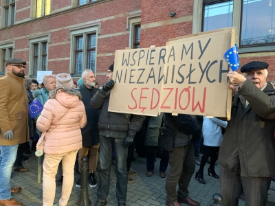 Wrocław: Manifestacja solidarności z sędziami - 1