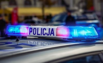 Nie zatrzymał się do kontroli, jechał z lampą przypominającą policyjnego "koguta"