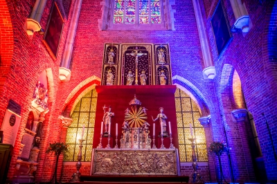 Półtonowy ołtarz wrócił po ponad 70 latach do Katedry wrocławskiej [WIDEO] - 2