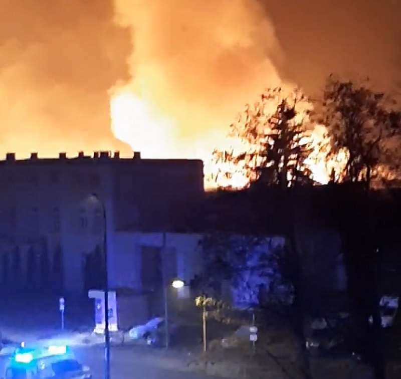 Wrocław: Pożar opuszczonej hali na Stabłowicach [FILM Z DRONA] - fot. P. Barański