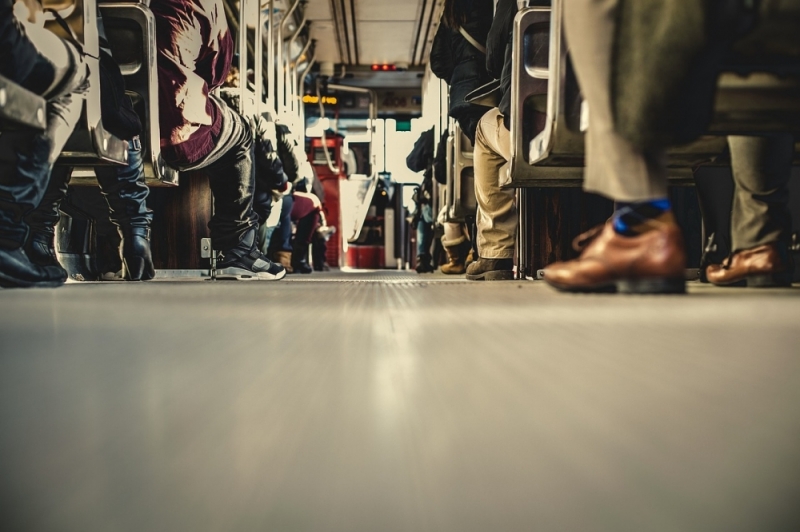 Uwaga, pasażerowie. Zmiany w komunikacji miejskiej na odcinku Jelenia Góra-Sobieszów - Zdjęcie ilustracyjne (fot. Pixabay)