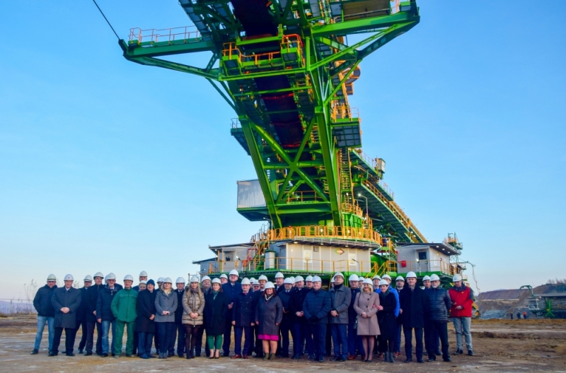 Waży 2600 ton i ma 190 metrów długości. Gigantyczna zwałowarka w kopalni Turów - Zdjęcia: PGE GIEK S.A.