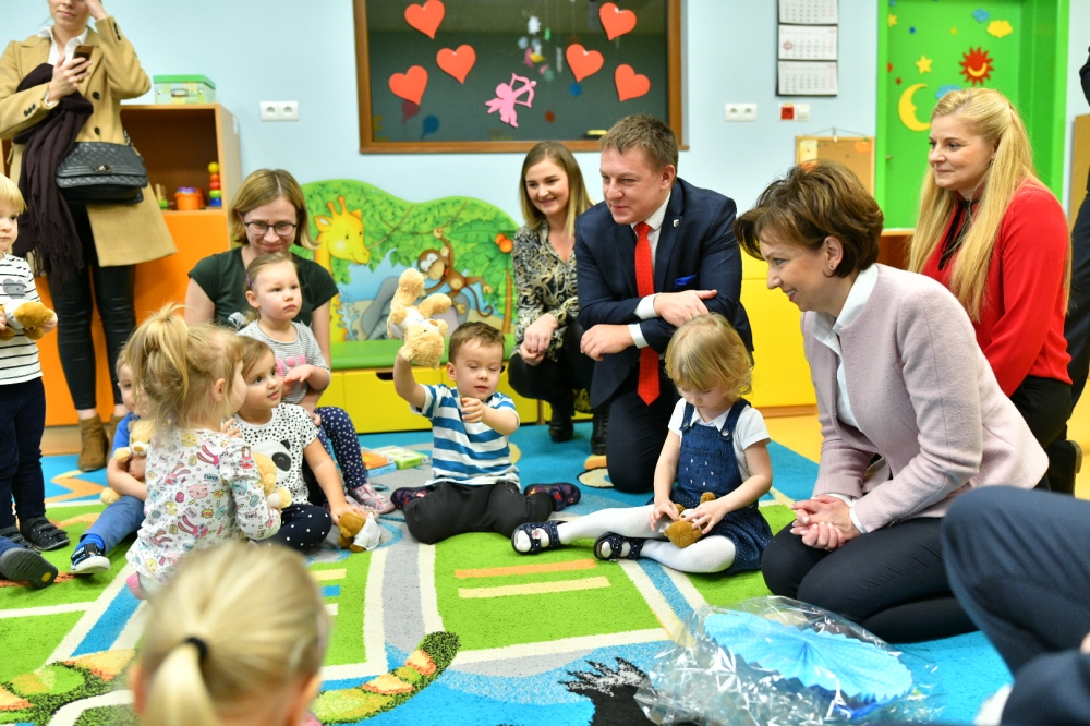 Dolny Śląsk: 37 mln na żłobki i kluby malucha - Podczas wizyty na Dolnym Śląsku minister rodziny odwiedziła żłobek w Środzie Śląskiej