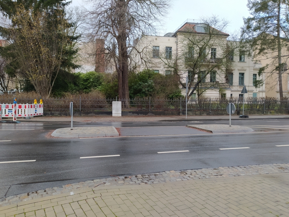 Na skrzyżowaniach w Goerlitz znikają przejścia dla pieszych. Kto ma pierwszeństwo?  - fot. Piotr Słowiński