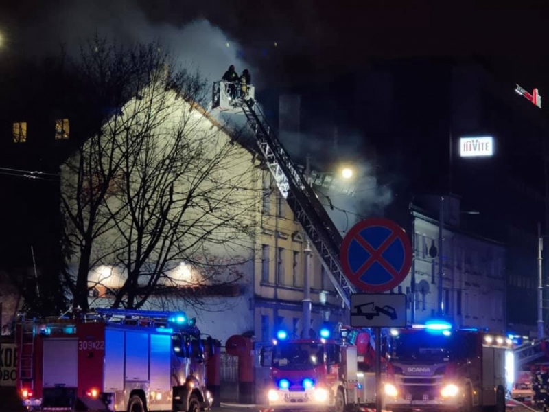 Wrocław: Pożar pustostanu przy ulicy Hubskiej - fot. R. Wagner
