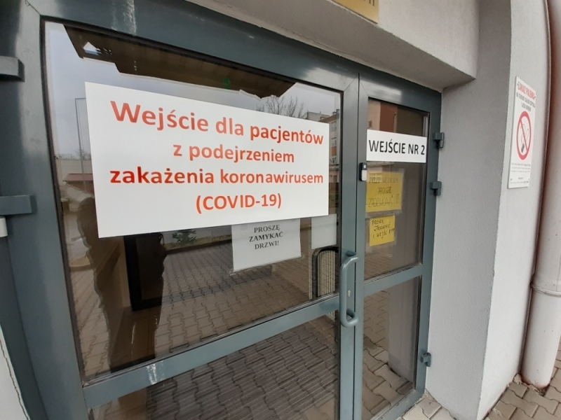 17 potwierdzonych przypadków koronawirusa w Polsce, 3 we Wrocławiu - fot. M. Sas