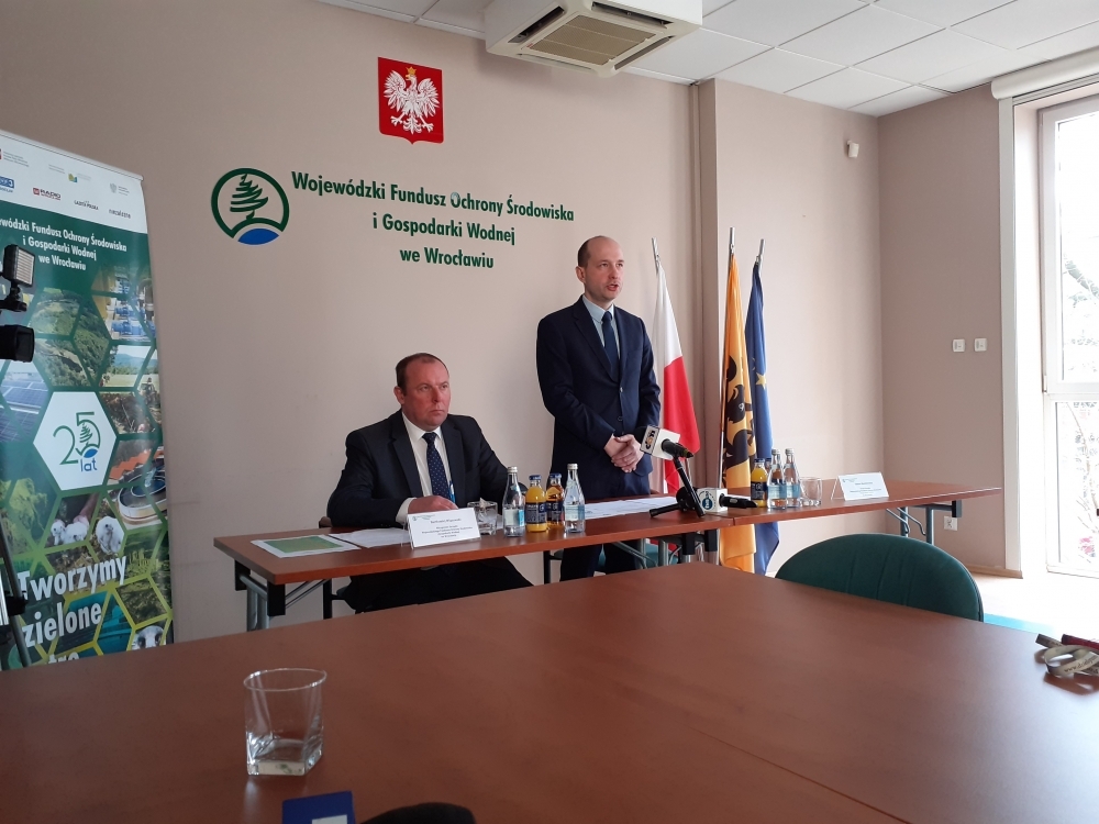 Blisko 200 milionów złotych m.in. na walkę ze smogiem w regionie - fot. Maciej Sas
