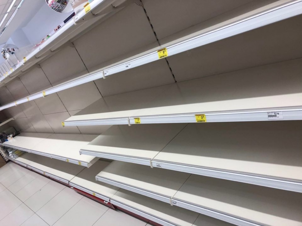 Puste półki w sklepach i plotka, że zamkną markety. Władze uspokajają - fot. Radio Wrocław