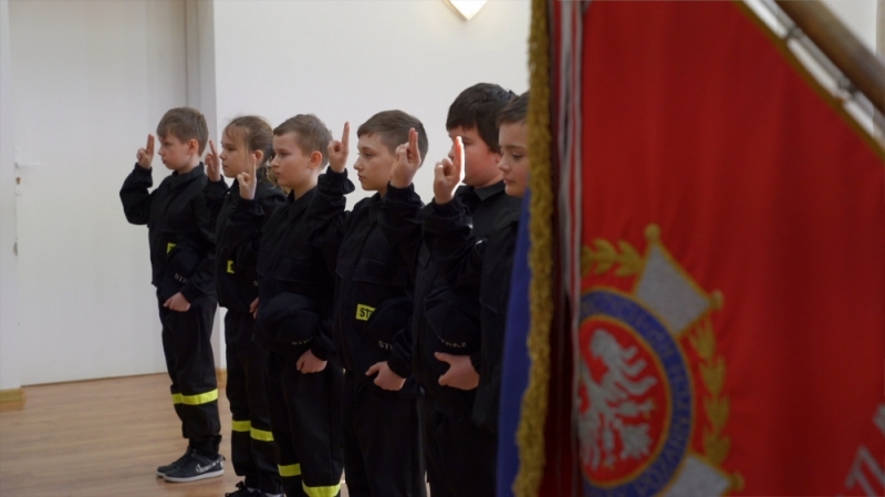 Powołali Młodzieżową Drużynę Pożarniczą. "Chciałbym pomagać ludziom, żeby świat ciągle istniał" - fot. Gabriela Stefanowicz