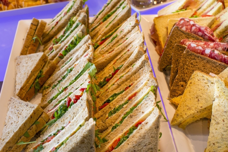 Koronawirus. Dolnoślązacy ruszyli z pomocą. Medycy dziękują, ale ... - medycy dostają m.in. jedzenie od zaangażowanych w pomoc restauracji