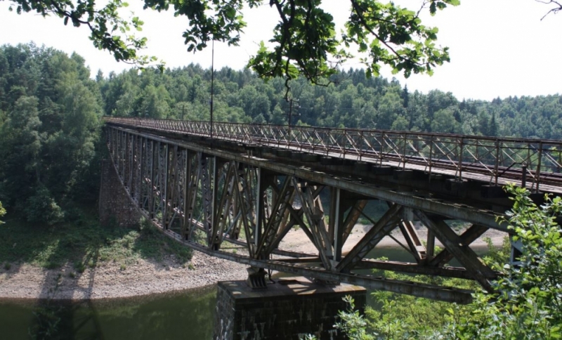 Nie ma planów wysadzenia zabytkowej przeprawy kolejowej na Dolnym Śląsku - fot. Wikipedia