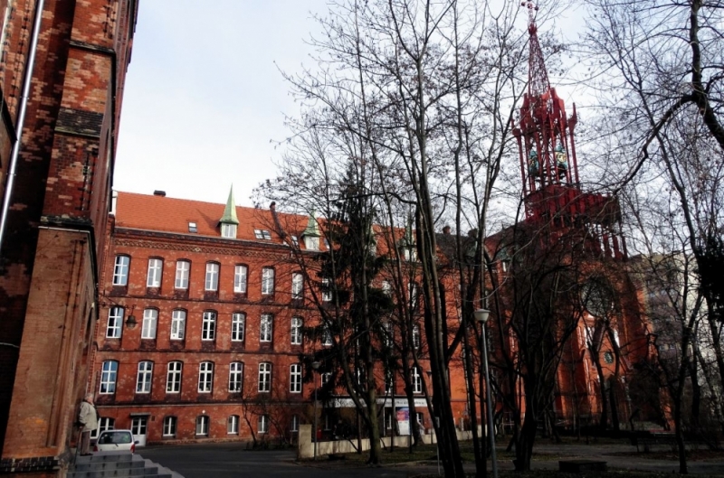 Koronawirus. Nowe przypadki w DCChP we Wrocławiu. OIOM wstrzymuje działanie - fot. Wikipedia