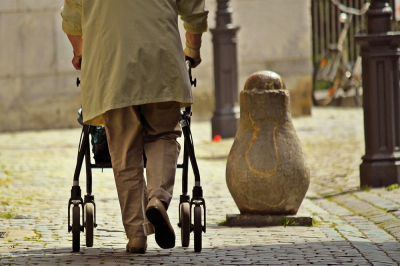 Koronawirus. Wrocławscy wolontariusze na pomoc seniorom - fot. pixabay (zdjęcie ilustracyjne)
